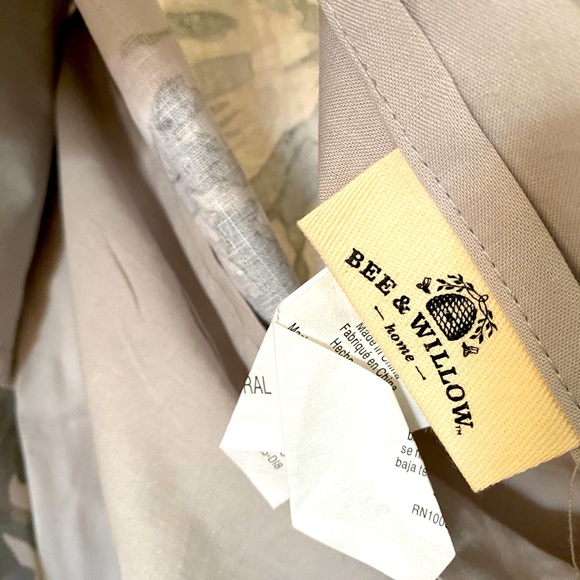Bee and Willow; pair of pillow shams.  Linen/cotton blend. Like new. - Picture 5 of 8